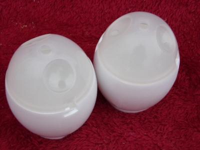Group of 3 kinds of egg cooking devices for the microwave.