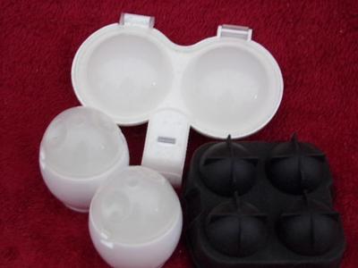 Group of 3 kinds of egg cooking devices for the microwave.