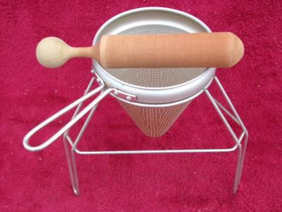 (1of2) Vegetable (tomato) juicer, hand operated, works w/o electricity.