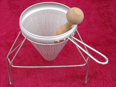(2of2) Vegetable (tomato) juicer, hand operated, works w/o electricity.