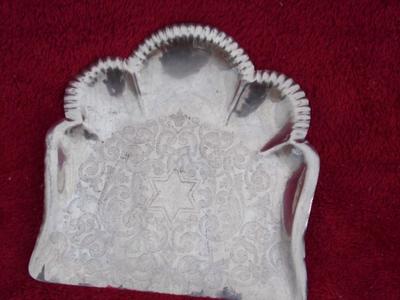 Butlers’ dust pan. Ornate style. Plated. Hand held small dust pan