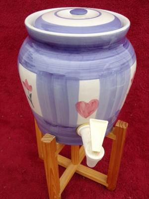 Water/cold drink table top dispenser. Ceramic. Looks like new.