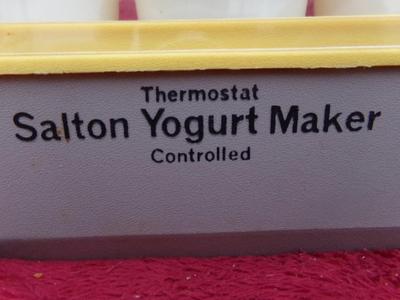 Salton Yogurt Maker, thermostatically controlled, 5 yogurt cups, clean