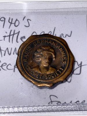 Little ORPHAN ANNIE BRASS Radio Secret Society Pinback Brooch Advertising Premium Button Pin as Pictured,