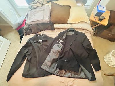 VERY HANDSOME MEN’S BLACK J. FERRAR SUIT AND LEATHER JACKET (42L)