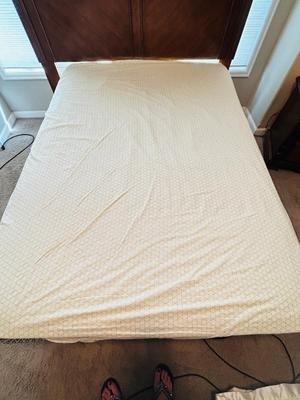 FULL SIZED BEDDING AND KING DOWN BLANKET
