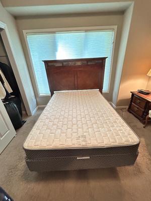 FULL SIZED/DOUBLE BED AND HEAD BOARD