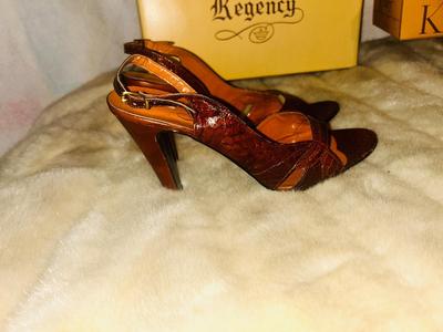 SIZE 7 WOMENS SHOES
