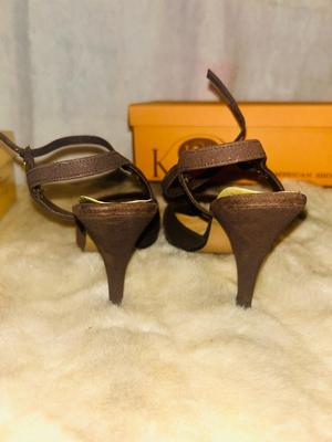 SIZE 7 WOMENS SHOES