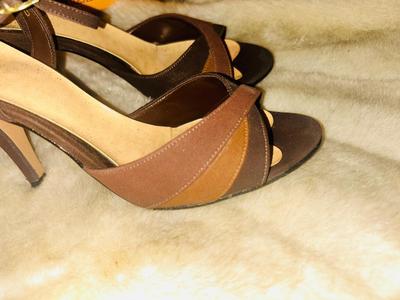 SIZE 7 WOMENS SHOES