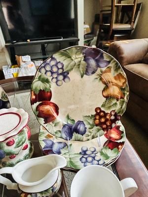 NOBLE EXCELLENCE BY NAPA VALLEY 4 PLACE SETTING DINNERWARE