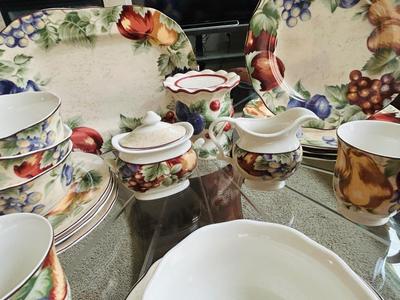 NOBLE EXCELLENCE BY NAPA VALLEY 4 PLACE SETTING DINNERWARE