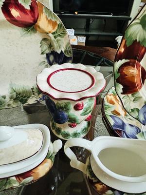 NOBLE EXCELLENCE BY NAPA VALLEY 4 PLACE SETTING DINNERWARE