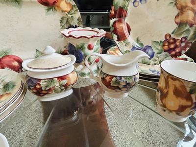 NOBLE EXCELLENCE BY NAPA VALLEY 4 PLACE SETTING DINNERWARE