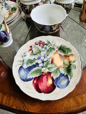 NOBLE EXCELLENCE BY NAPA VALLEY 4 PLACE SETTING DINNERWARE