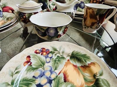 NOBLE EXCELLENCE BY NAPA VALLEY 4 PLACE SETTING DINNERWARE