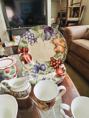 NOBLE EXCELLENCE BY NAPA VALLEY 4 PLACE SETTING DINNERWARE
