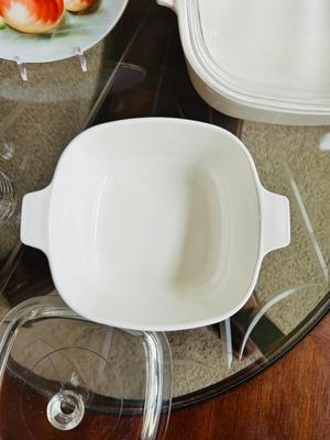 CORNING WARE CASSEROLE DISHES, DRINKING VESSELS AND DECORATIVE PLATE
