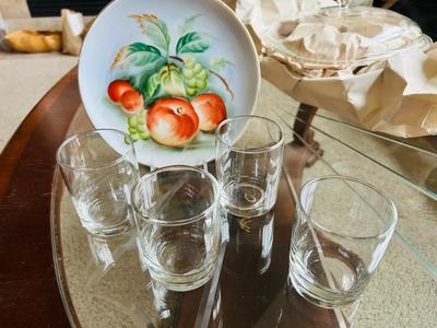 CORNING WARE CASSEROLE DISHES, DRINKING VESSELS AND DECORATIVE PLATE