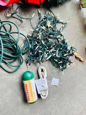 OUTDOOR CHRISTMAS DECOR