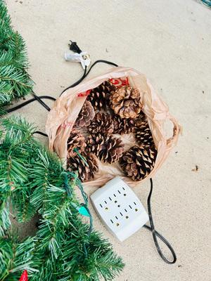 BLUE LED CHRISTMAS LIGHT, PRELIT GARLAND WITH DECORATIVE PINE CONES