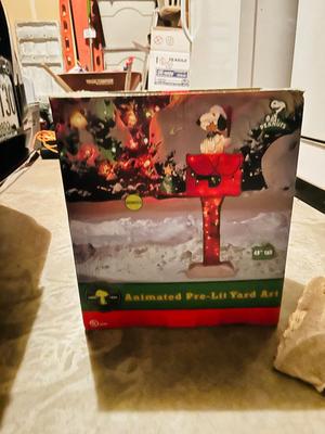 SNOOPY CHRISTMAS, A TREE WREATH AND GARLAND