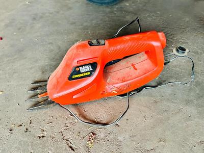 SCOTTS HAND FERTALIZER SPREADER, HEADGE TRIMMER AND WHEEL BARROW