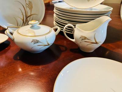 HARMONY HOUSE GOLDEN WHEAT FINE CHINA SERVICE FOR TWELVE WITH EXTRAS