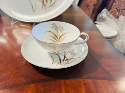 HARMONY HOUSE GOLDEN WHEAT FINE CHINA SERVICE FOR TWELVE WITH EXTRAS