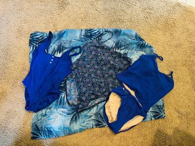 LANDS END LADIES SWIMWEAR