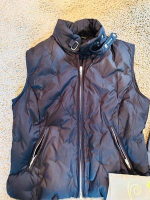 SOFT NEW YORK BY WINLIT WOMENS LEATHER JACKET, SCARVES AND DOWN VEST
