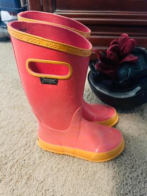 BOGS RAIN BOOTS AND CHILDREN'S HELMET KNEE PADS AND A SHOULDER PAD