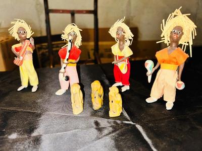 THE JAMAICAN BAND WITH STONE MONKEYS