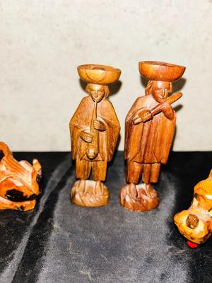 HAND CARVED HOUND DOGS AND MUSIC MEN