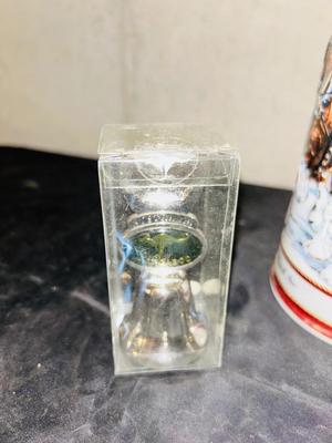 1989 BUDWEISER BEER STEINS, ART GLASS TRAY, AUSTRALIAN BELL/BOTTLE OPENER