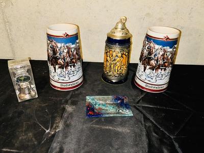 1989 BUDWEISER BEER STEINS, ART GLASS TRAY, AUSTRALIAN BELL/BOTTLE OPENER