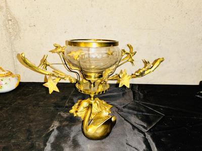1950.’s TOLE FLOWER DECORATIVE BOWL CENTERPIECE BRASS, ETCHED GLAS BOWL