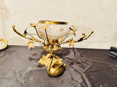 1950.’s TOLE FLOWER DECORATIVE BOWL CENTERPIECE BRASS, ETCHED GLAS BOWL