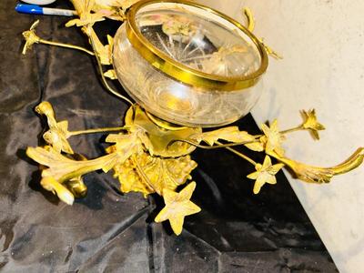 1950.’s TOLE FLOWER DECORATIVE BOWL CENTERPIECE BRASS, ETCHED GLAS BOWL