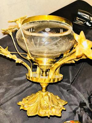 1950.’s TOLE FLOWER DECORATIVE BOWL CENTERPIECE BRASS, ETCHED GLAS BOWL