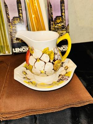 LEFTON DOGWOOD VASE/CREAMER PITCHER, CLOTH NAPKINS AND LENOX CANDLE STICK HOLDERS