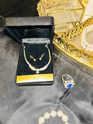 DRESSER TRAY, GOLD TONE AND PEARL COSTUME JEWELRY