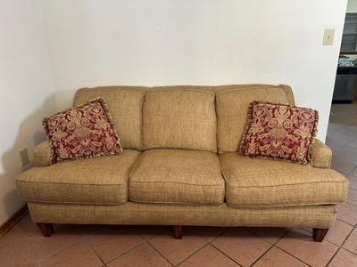 Flexsteel 3-Cushion Sofa – Neutral Upholstery