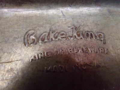 4 bread baking pans. Steel construction. 3 “OveneX” & 1 “Bake King”