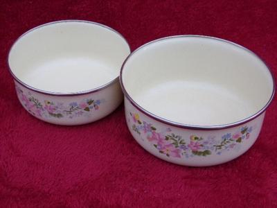 A couple of small porcelain steel nesting bowls w/chromed rims
