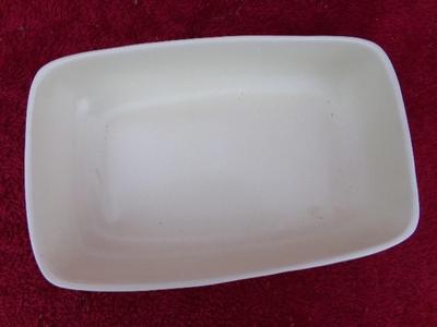 Food chopper & ceramic dish. Both in good condition.