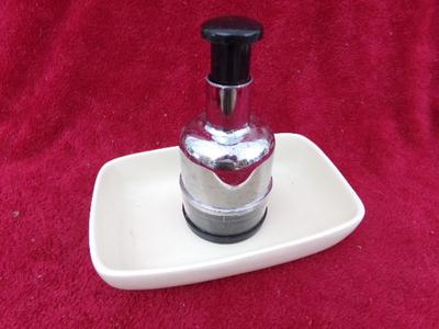 Food chopper & ceramic dish. Both in good condition.