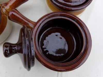 SOUP BOWLS, covered glazed ceramic set of 4. Look like new/unused.