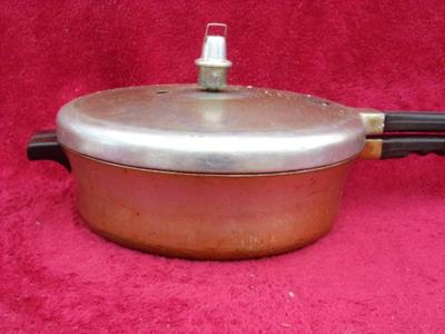 PRESTO Fry Master Cooker model 400. Fast cooking pressure cooker