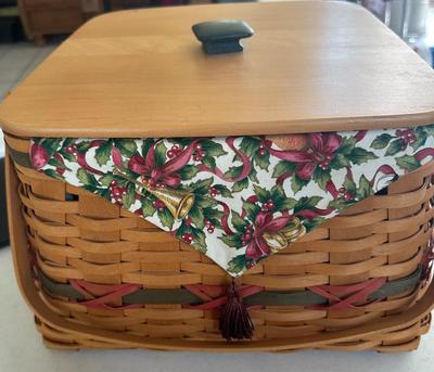 Longaberger 2000 Double Handled Basket With 2 Plastic Liners, Fabric Liner, and Wood Lid